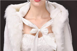 White Women's Wedding Cloak Coat with Hoods Winter Long Jacket Bridal Wraps Warm Faux Fur Cape